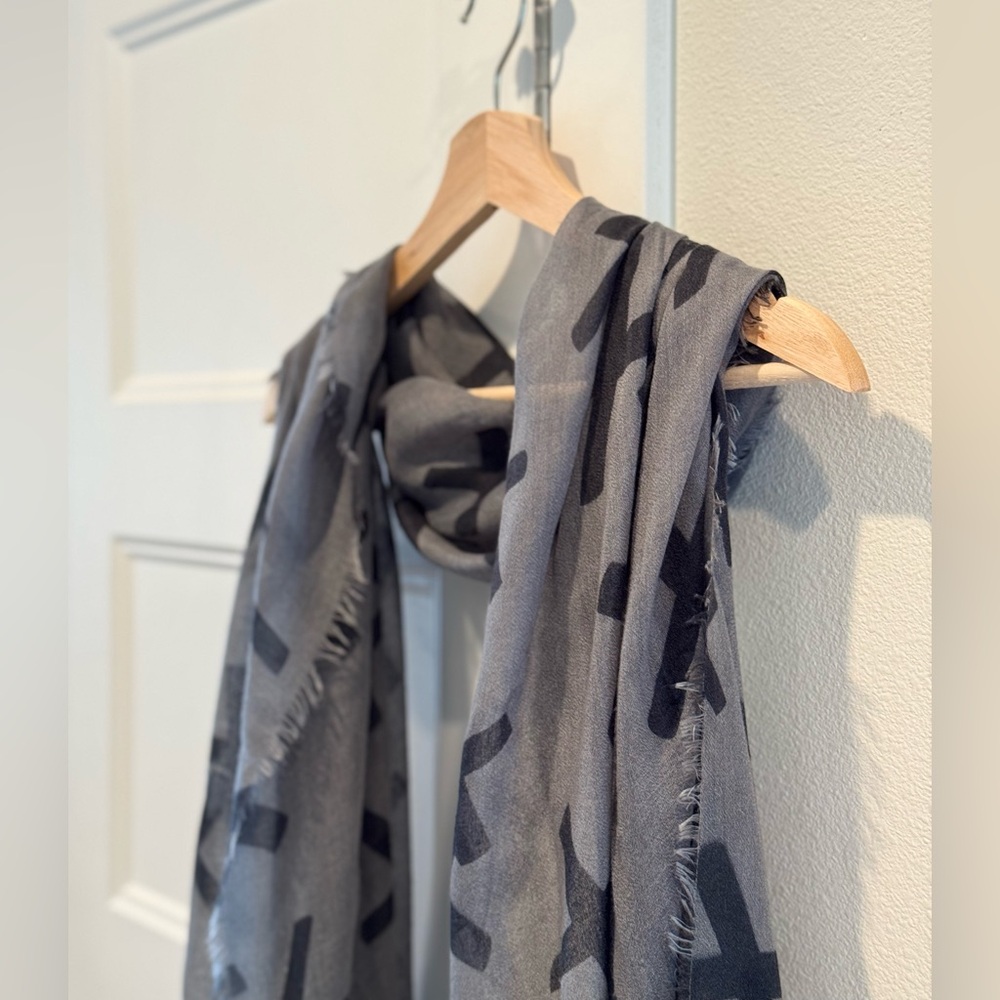 Gray Scarf With Black Pattern - image 2